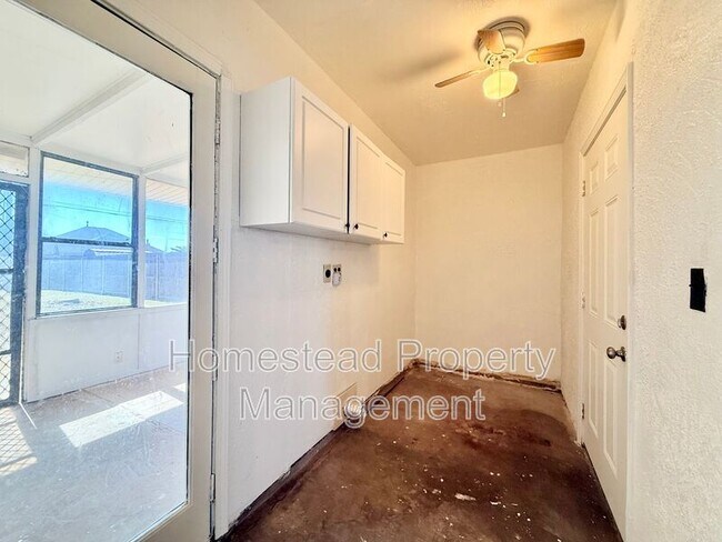 Building Photo - 2744 SW 64th St