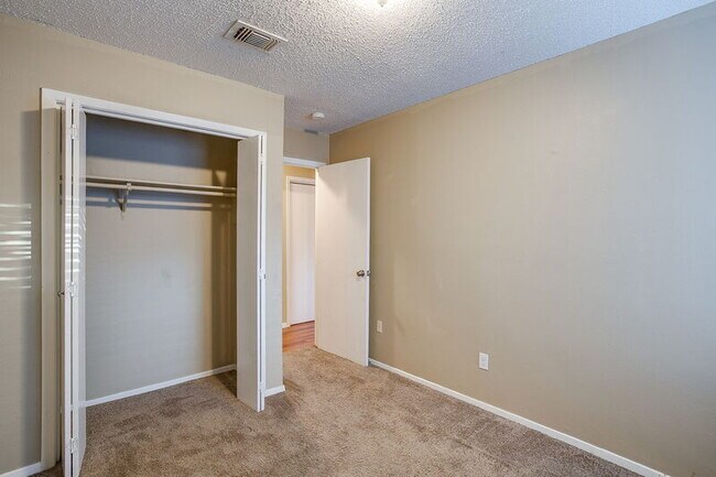 Building Photo - 1906 Beacon Way