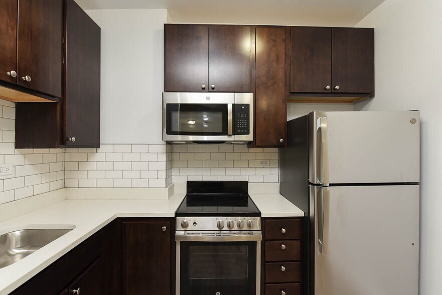 Building Photo - 1850 N Humboldt Blvd