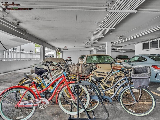 Building Photo - 1030 9th St