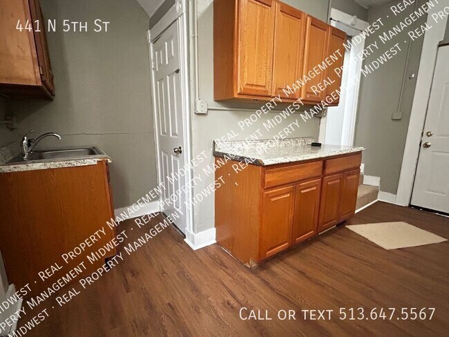 Building Photo - 441 N 5th St