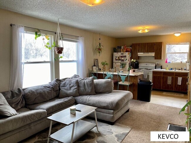 Building Photo - 411 Garfield St