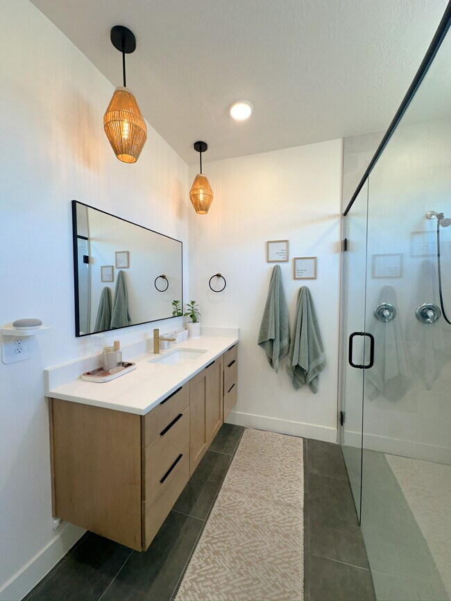 Building Photo - 5741 S Russet Sun Dr