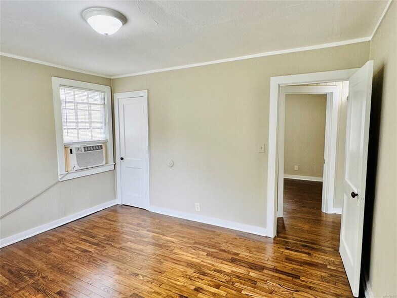 Building Photo - 2023 Windsor Ave