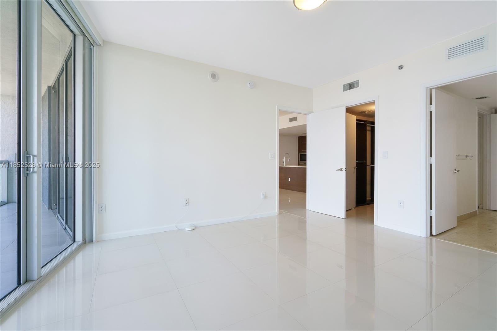 Building Photo - 465 Brickell Ave