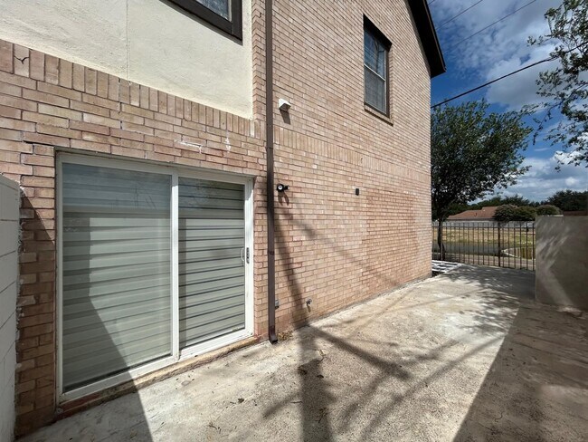 Building Photo - 2445 Monarch Dr