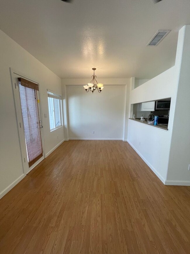 Building Photo - Ocen Pointe Potenial 3 Bedroom Home for Re...