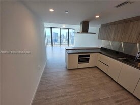 Building Photo - 1000 Brickell Plz