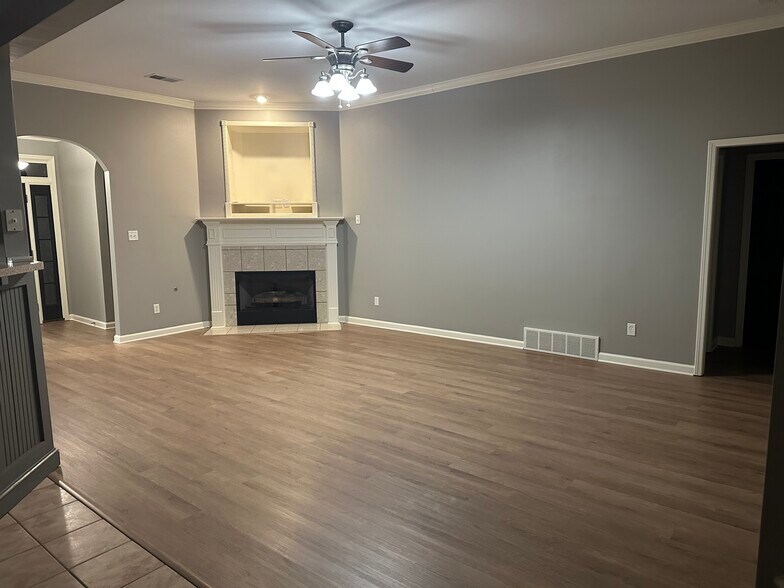 Great Room - 1695 Berryhill Rd