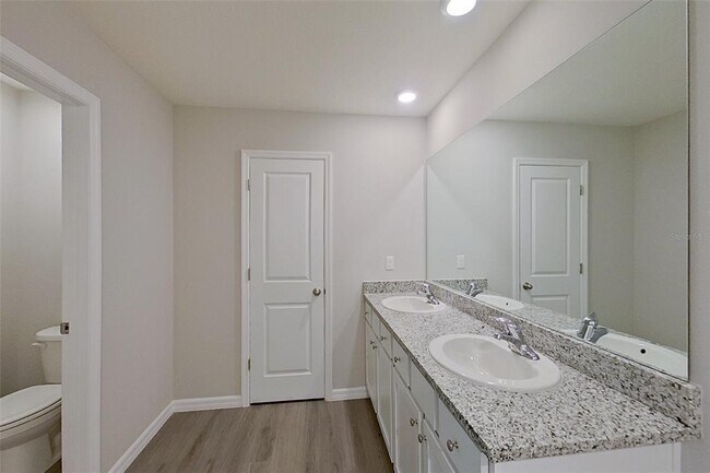 Building Photo - 8704 SW 44th Ct