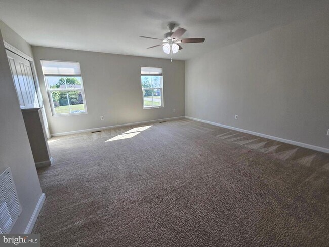 Building Photo - 1909 Crepe Myrtle Ln