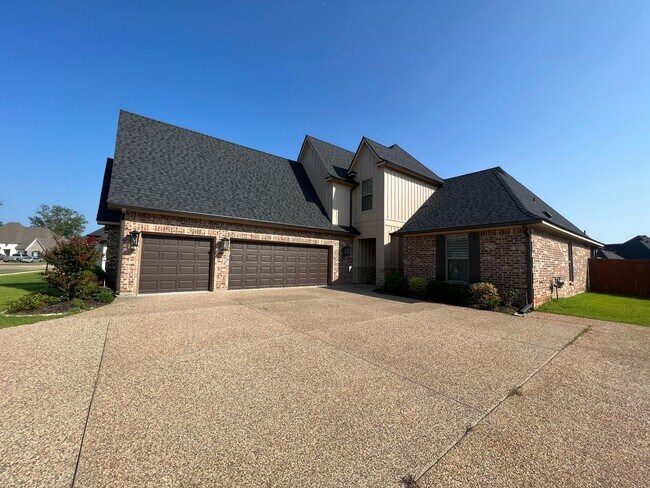 Primary Photo - EXQUISITE HOME IN ST. CHARLES COURT OF NOR...