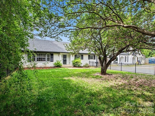 Building Photo - 782 Union St S