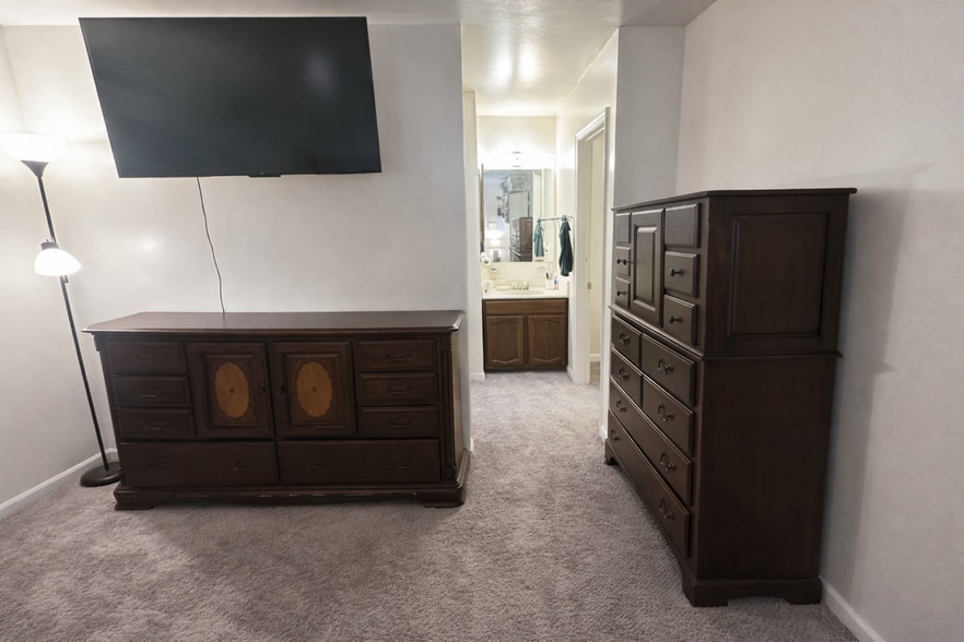 Master Bedroom - 8719 East Grv