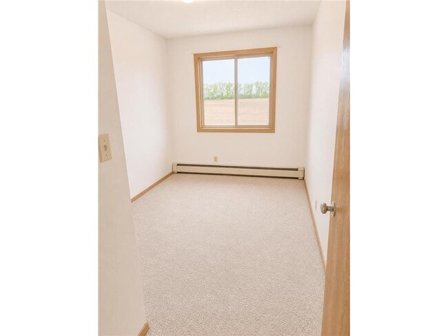 Building Photo - 910 Hengen St
