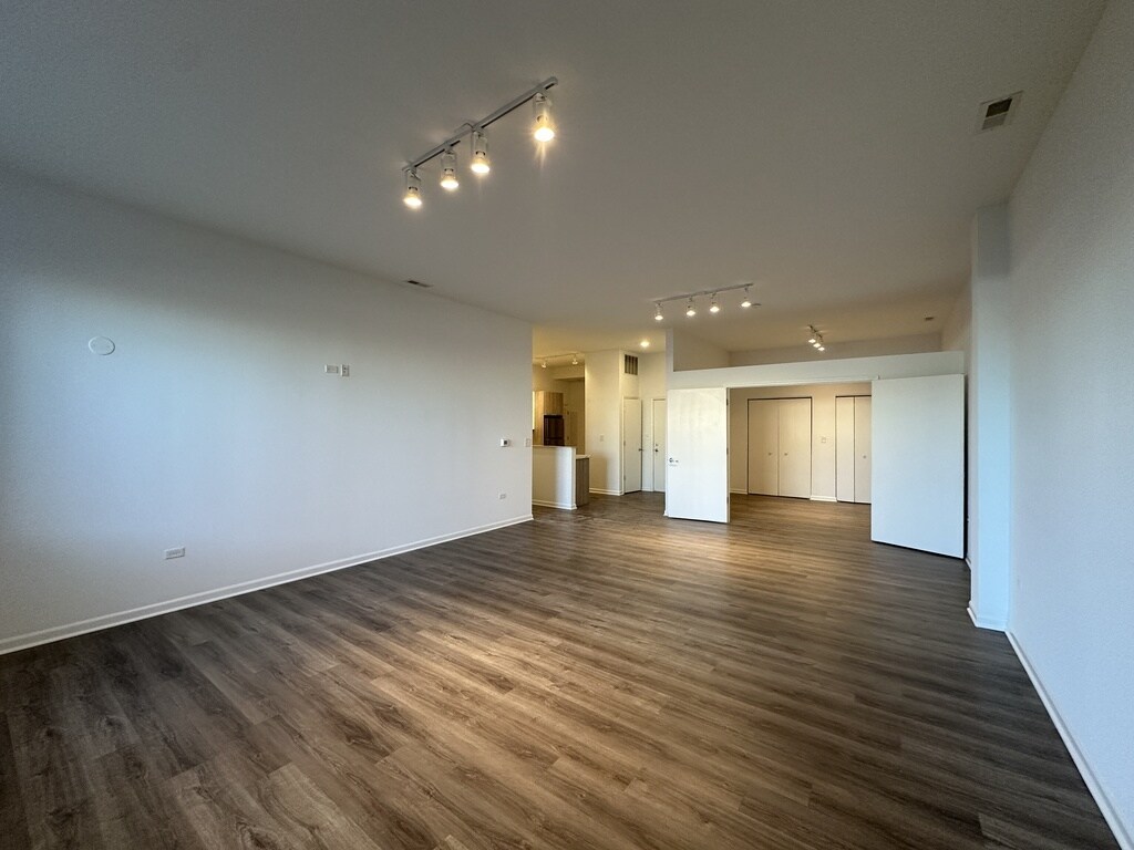 Building Photo - 2550 S Wabash Ave