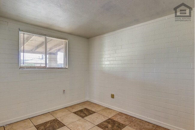 Building Photo - 6321 W Whitton Ave