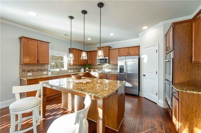 Building Photo - 5875 Chestnut Dr