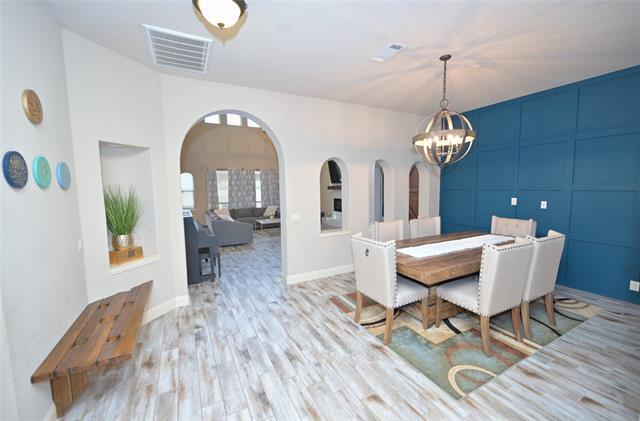 Building Photo - 3207 Pampa