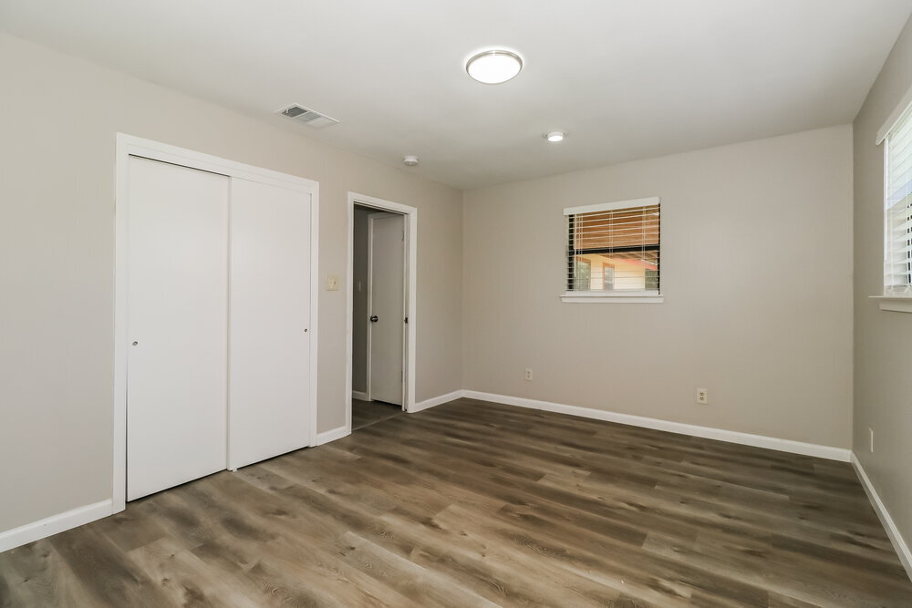 Building Photo - 114 Cloverleaf St