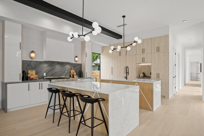 Building Photo - 2215 S 3rd St