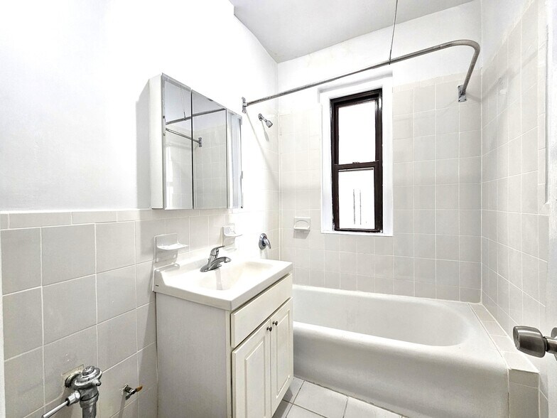 Building Photo - 106 Fort Washington Ave