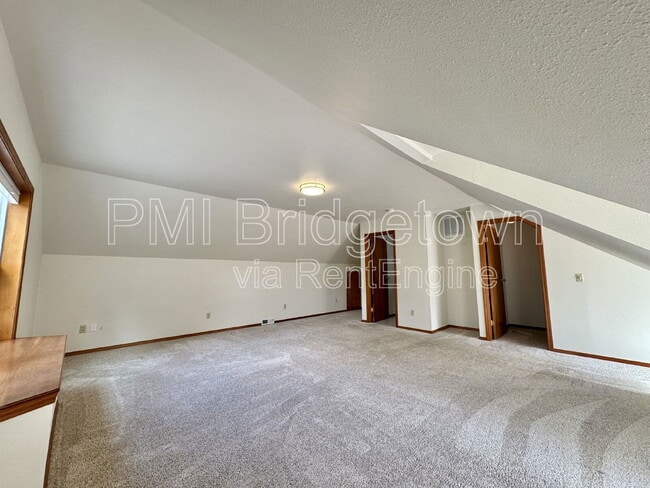 Building Photo - 11814 SW Dickinson Ct