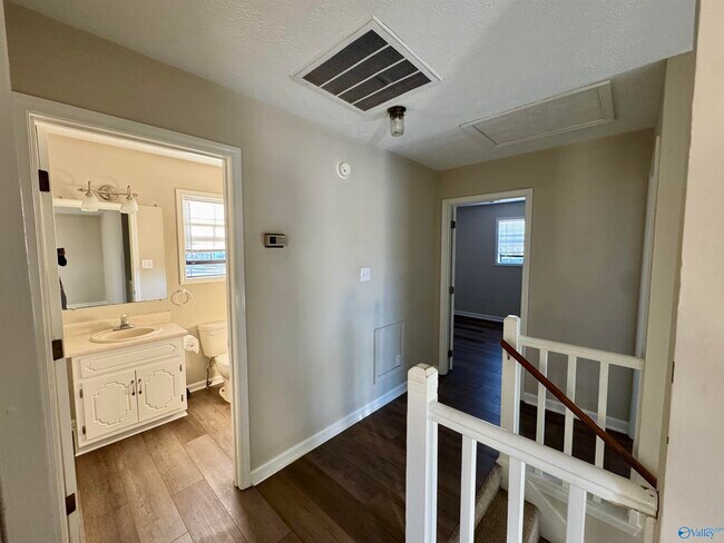 Building Photo - 433 Hargrove St