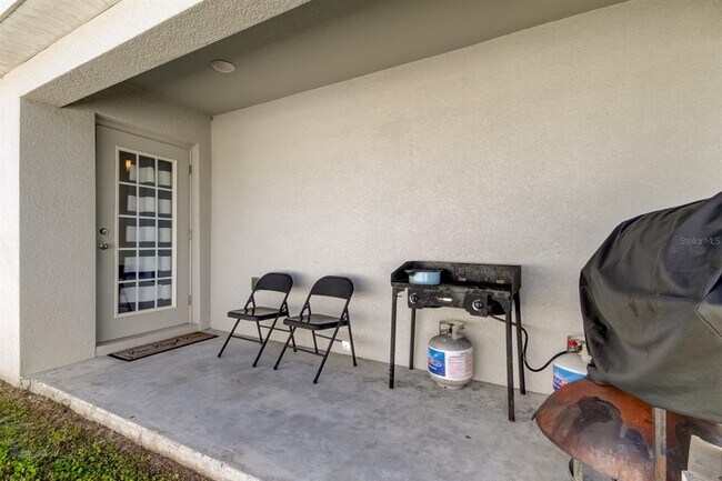 Building Photo - 6738 Hanworth Ln