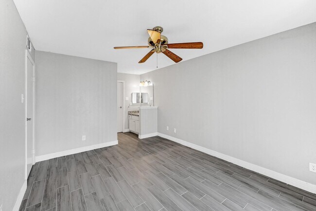 Building Photo - 18519 Egret Bay Blvd