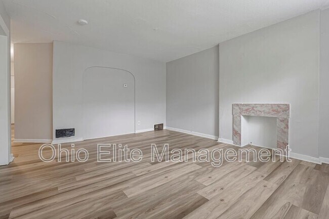 Building Photo - 987 Lilley Ave