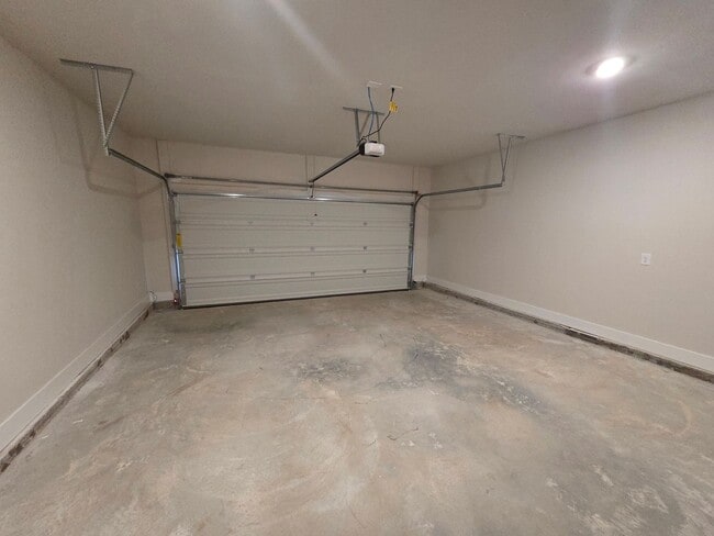 Building Photo - Spacious 4-Bedroom New Build in Ooltewah!
