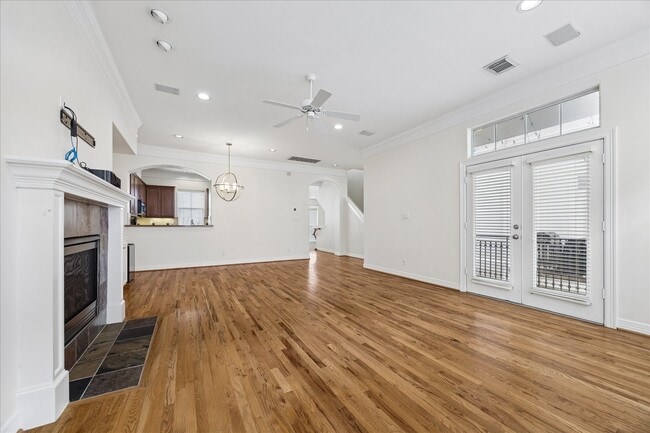 Building Photo - 612 Leverkuhn St