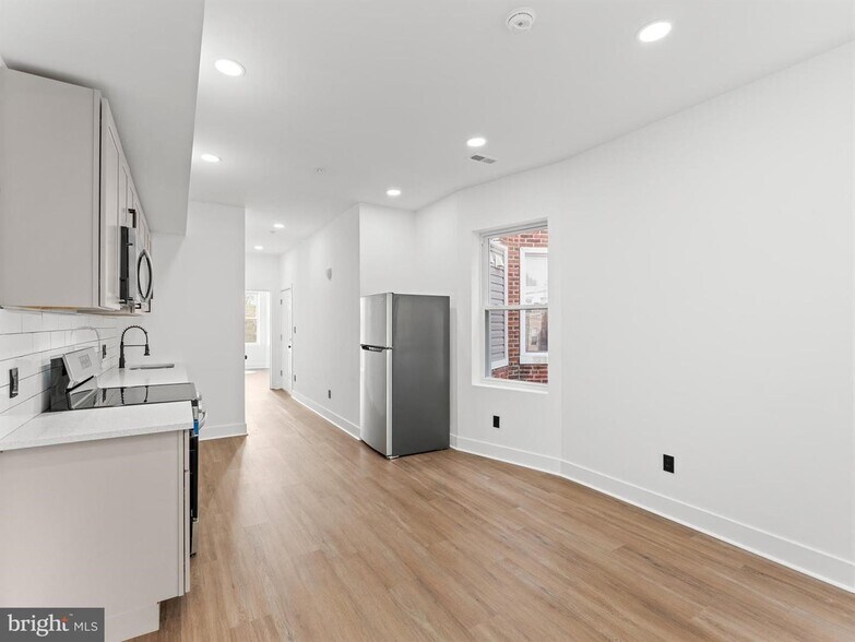 Building Photo - 4927 Catharine St