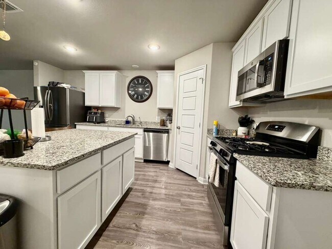 Building Photo - Like-New 4 Bedroom Home in Growing Community – Move-In Ready!