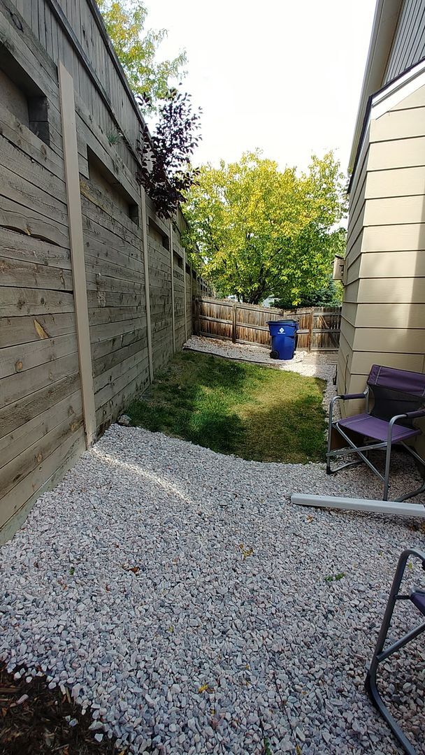 Building Photo - Beautiful 3 Bedroom Home Available in Sept...