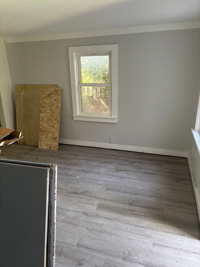 Building Photo - Perfect Home for You and Your Pup! Dog House Included + Fenced Yard