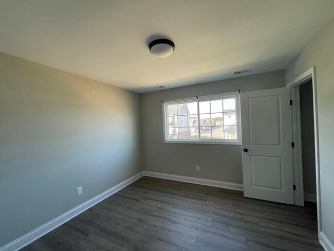 Building Photo - 1054 Brownstone Ln