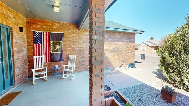 Building Photo - 3-Bedroom/2.5-Bathroom in Alamogordo, NM
