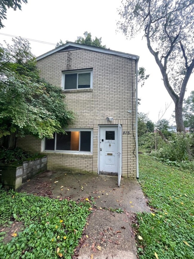 Building Photo - 411-413-415 Spruce St