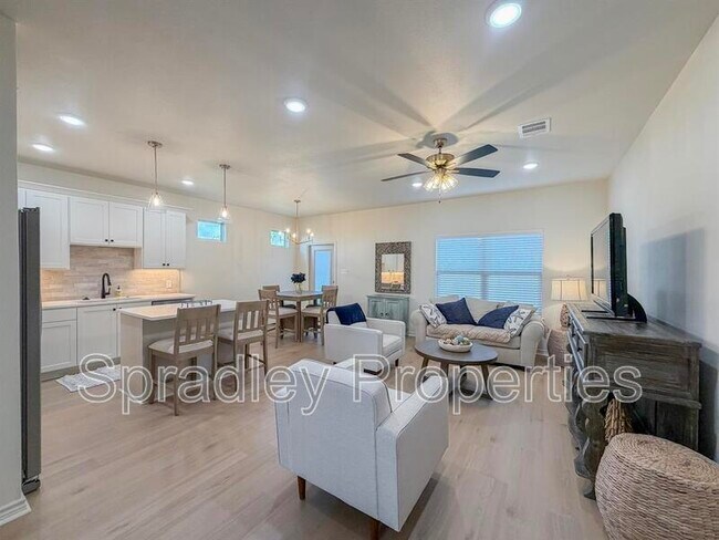 Building Photo - 1404 Rita Blanca Ct