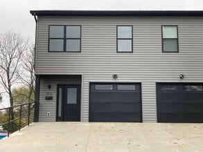 Building Photo - **LESS THAN 10 miles to Fort Knox**