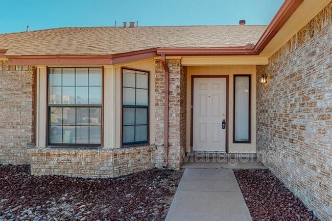 Building Photo - 5201 Tamariz Dr NW