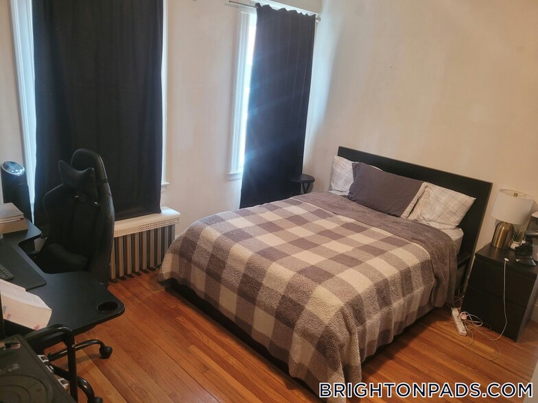 Building Photo - 86 Colborne Rd