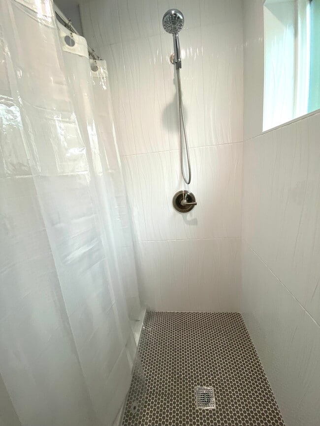 Building Photo - 3711 Veteran Ave