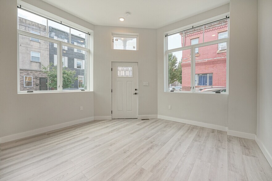 Building Photo - 1653 S Lawrence St
