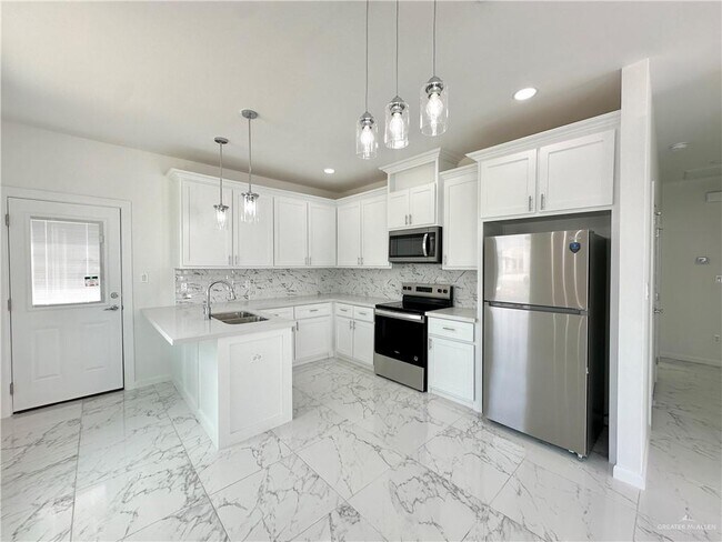 Building Photo - 11 Selena St