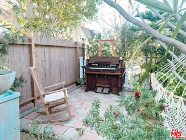 Building Photo - 2303 Dell Ave