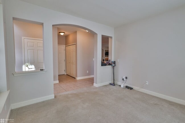 Building Photo - Beautifully maintained, energy-efficient f...