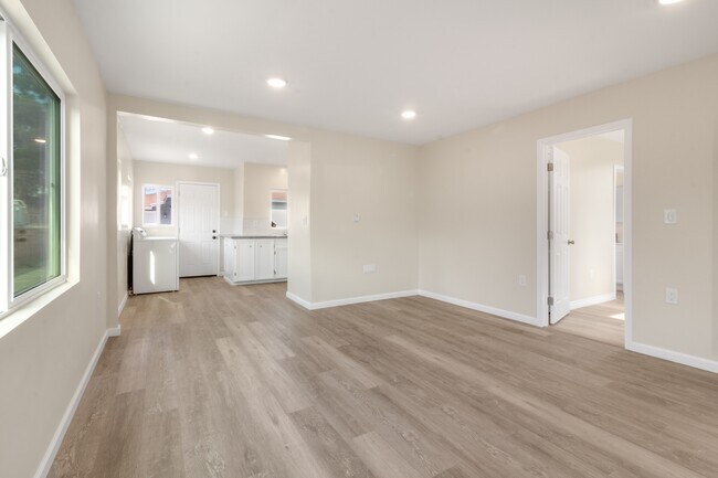 Living Room - 2843 Rosanna St